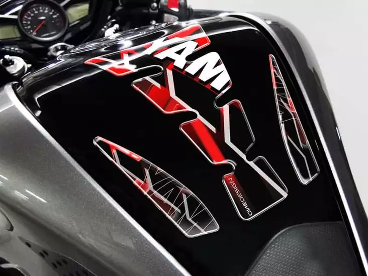 Puig Tank Pad Wings Yamaha C/Red-Black - Tankskydd - D182021 - 1