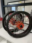 Sixty5 KTM Supermoto Svart/Orange fälgse - Kompletta Hjul - D431133 - 2