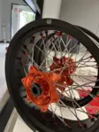 Sixty5 KTM Supermoto Svart/Orange fälgse - Kompletta Hjul - D431133 - 4