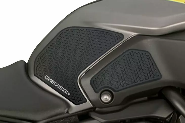 Puig Lateral Tank Pads Yamaha C/Black - Tankskydd - D261126 - 1